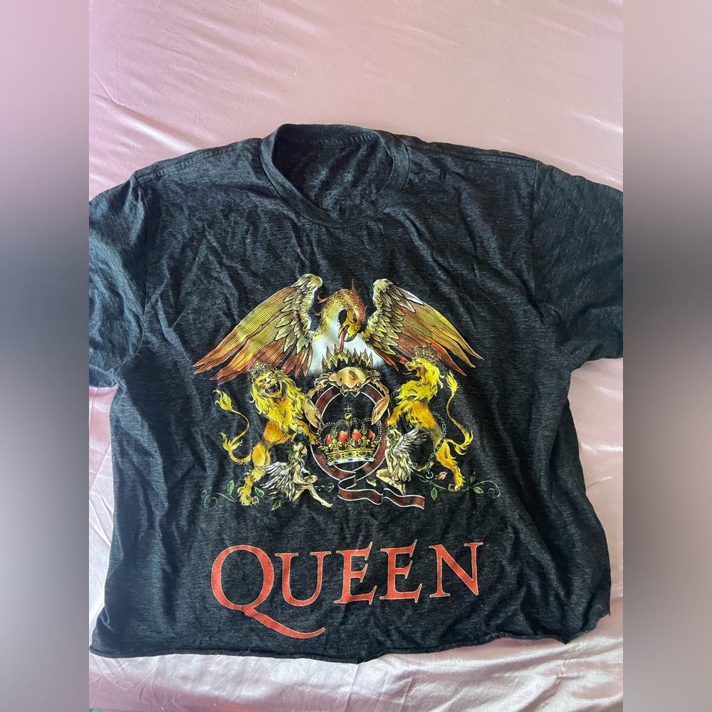 Comfy Queen Band Tee